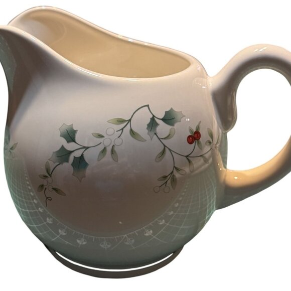 Pfaltzgraff Winterberry Gravy/Sauce Pitcher Dishwasher & Microwave Safe Ceramic - Picture 5 of 6